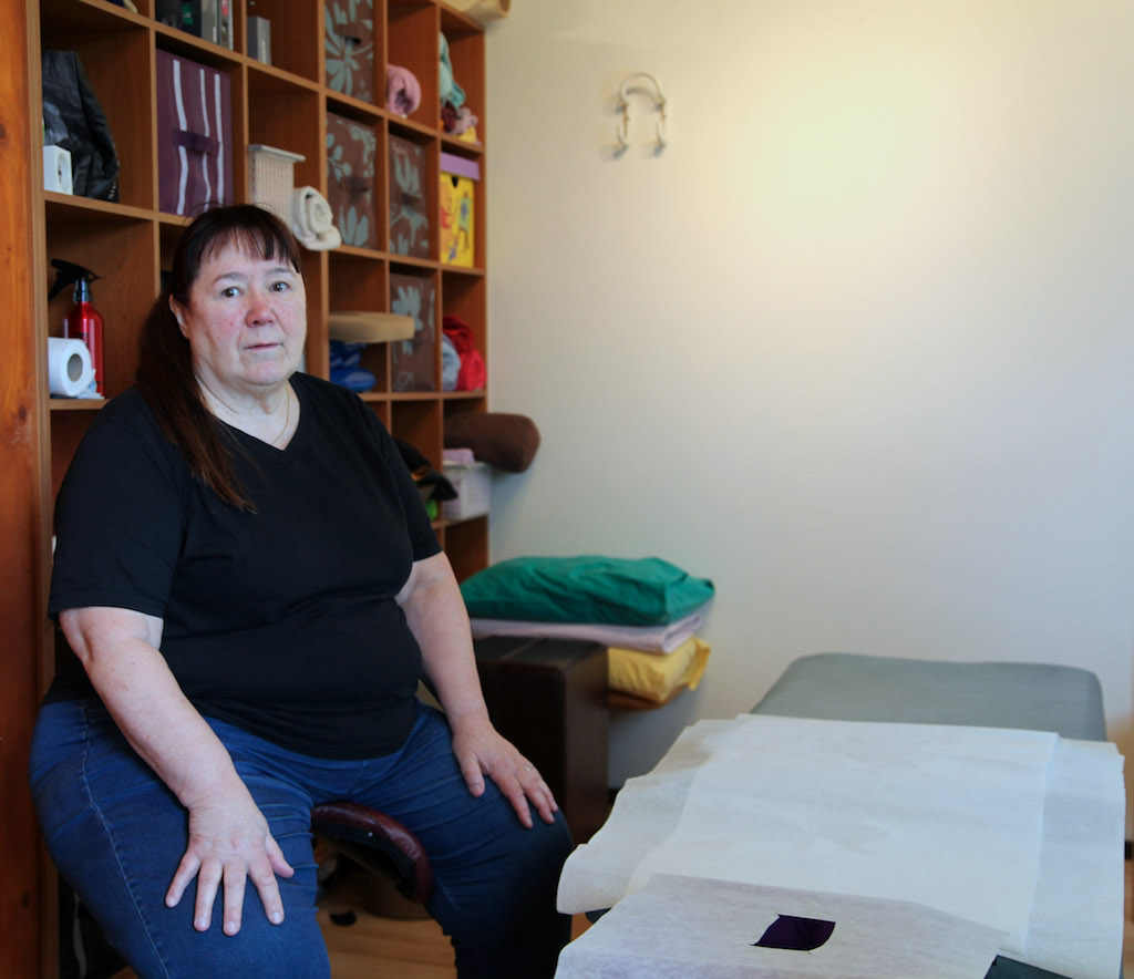Tuula Bondár pitää fysioterapian lähtökohtana tutkimusta ja ratkaisun hakemista asiakkaasta itsestään.