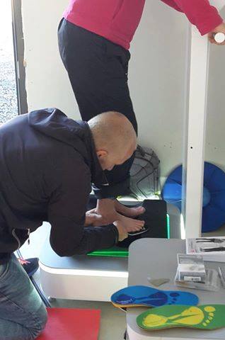 RK Fysio on yksi FootBalance-pisteistä. Fysioterapeutti tekee alaraaja-analyysin, jolla testataan jalkaterän, nilkan, polven ja lonkan liikeradat.